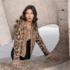 Chaqueta Ocre con Detalles Sofisticados - Imagen 3