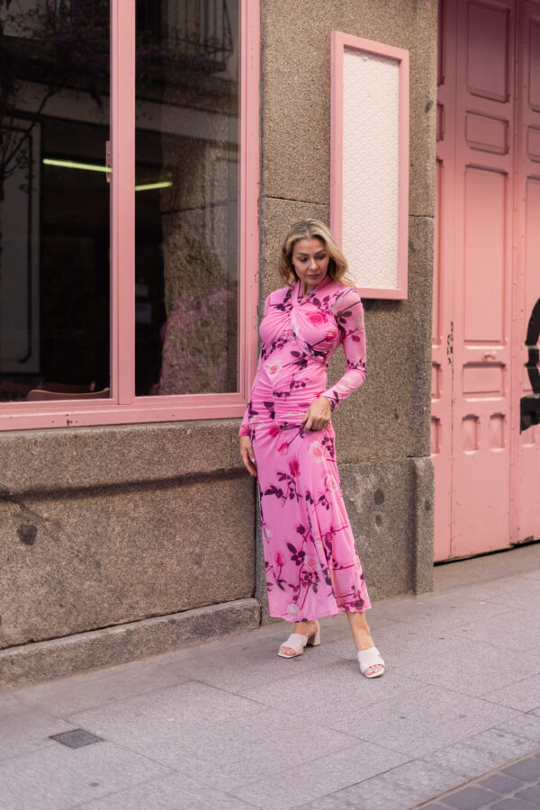 Vestido de Rosas Punto de Seda con Frunce